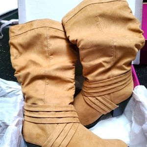 NWOT Rampage Ram-Eleasa suede boots